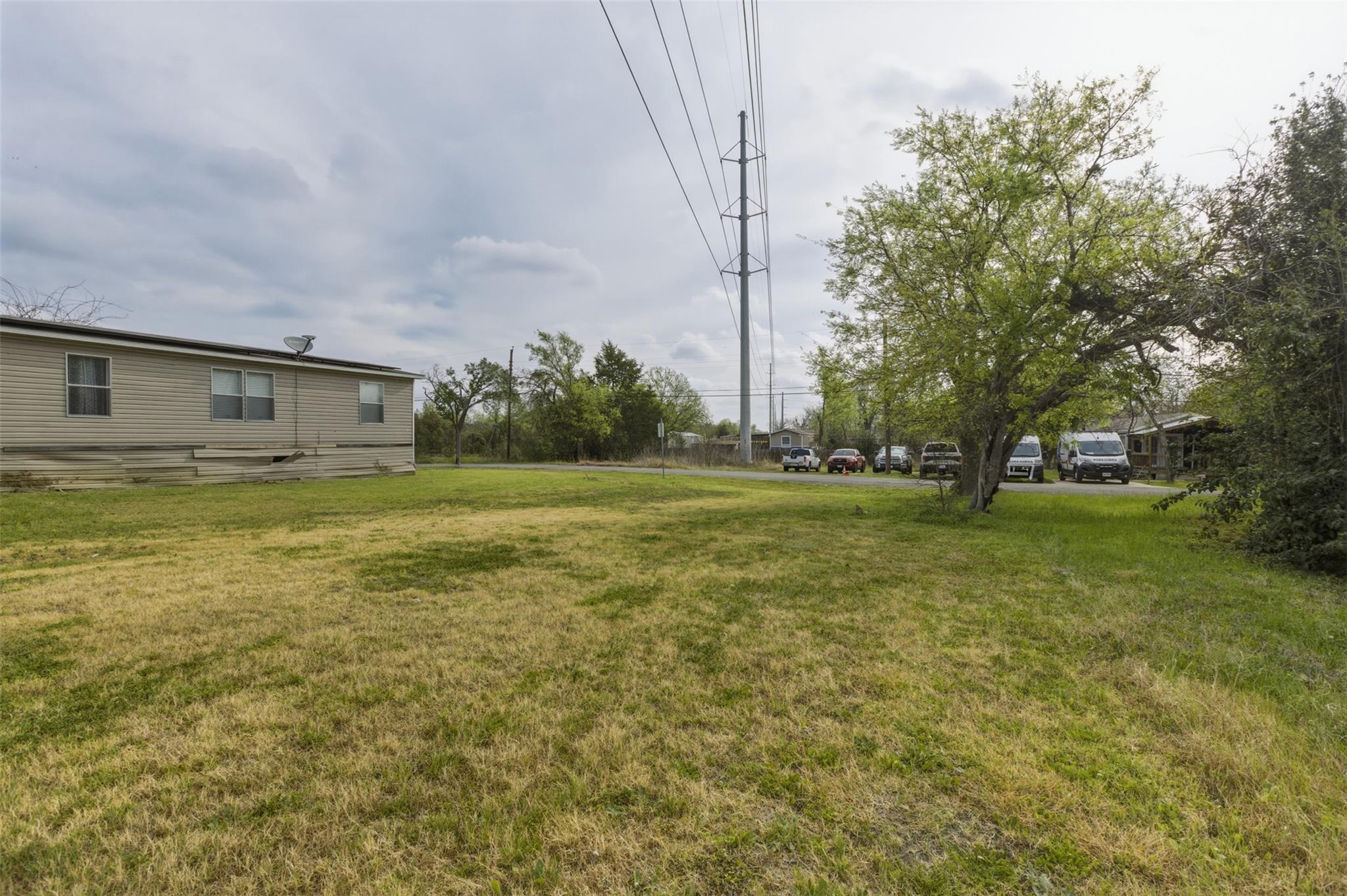 104 Royal St, Taylor, TX 76574