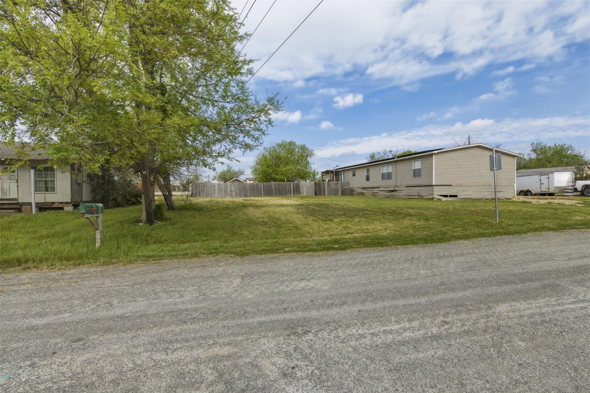 104 Royal St, Taylor, TX 76574