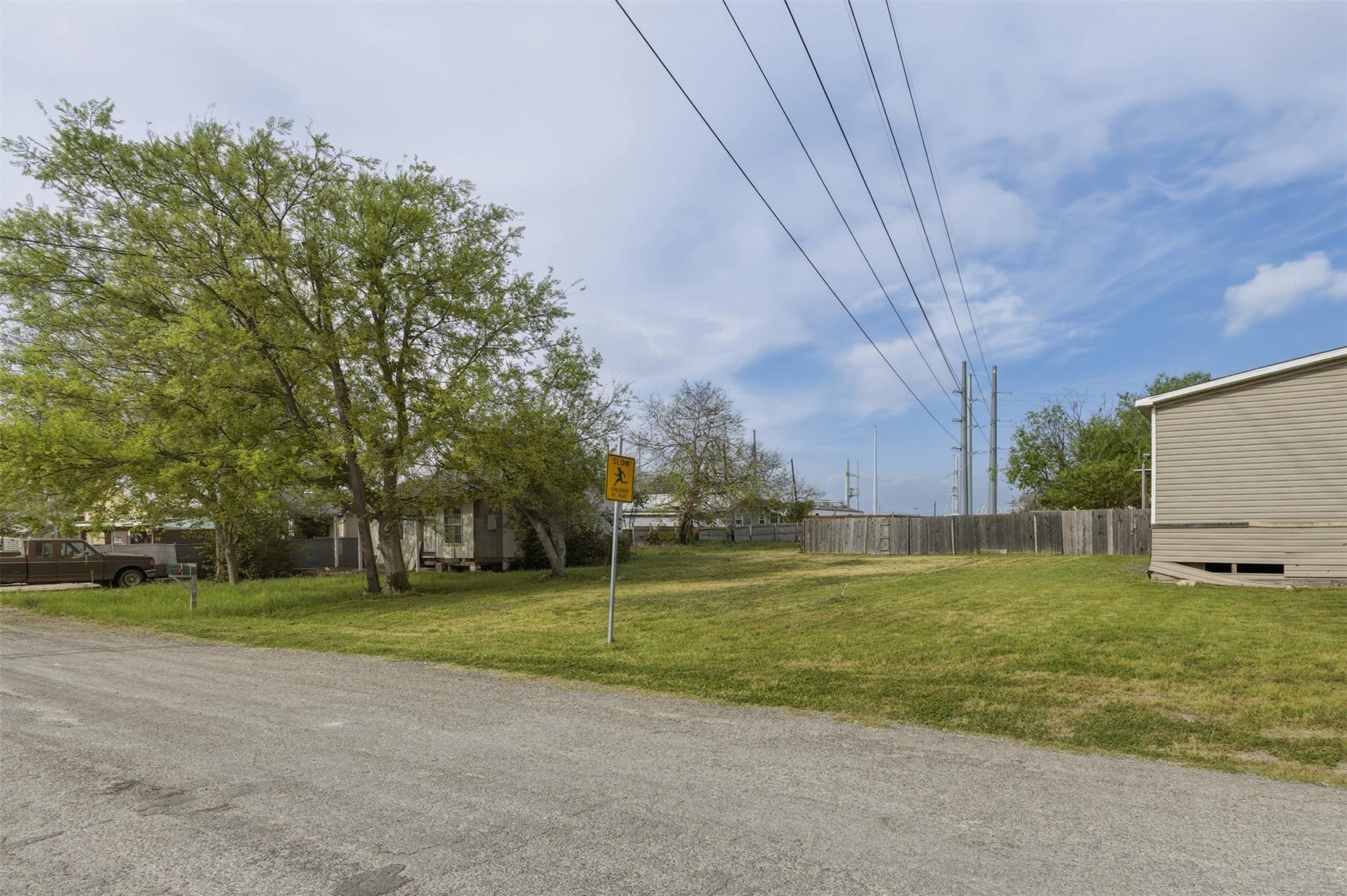 104 Royal St, Taylor, TX 76574