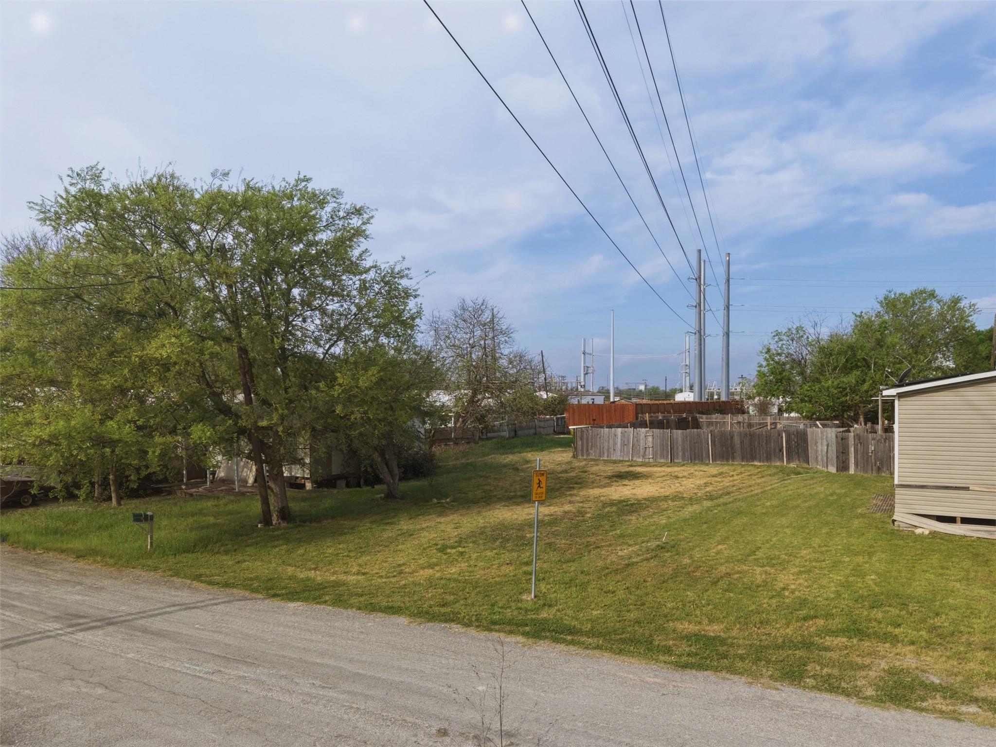 104 Royal St, Taylor, TX 76574