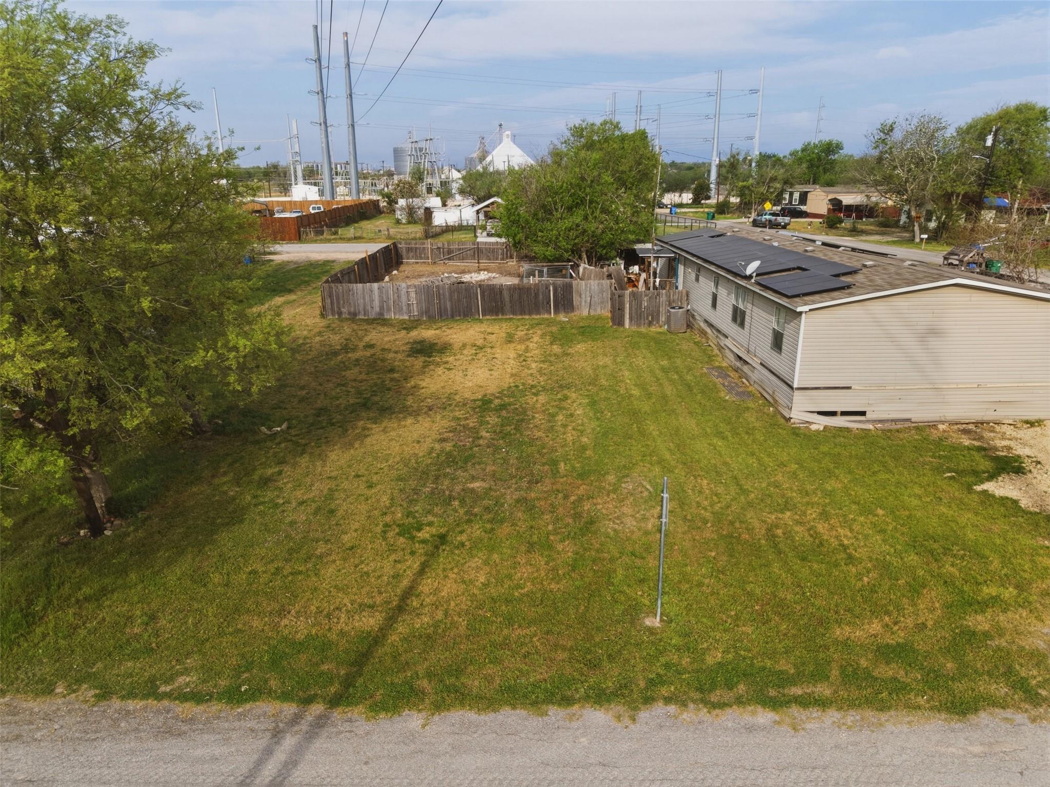 104 Royal St, Taylor, TX 76574