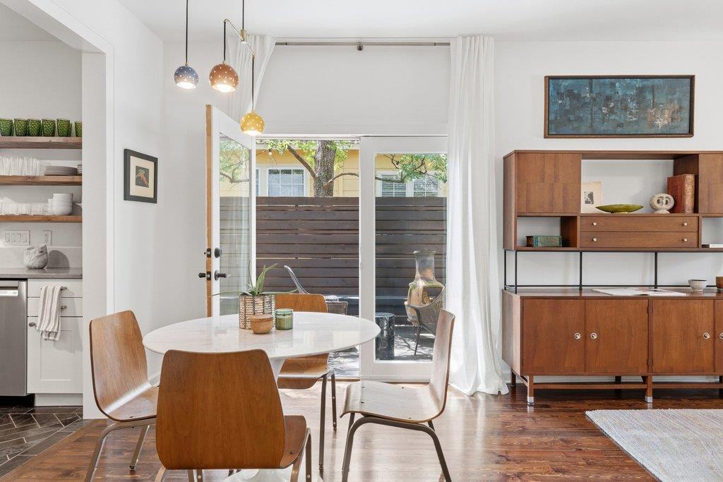 2411 E 10th St, Austin, TX 78702