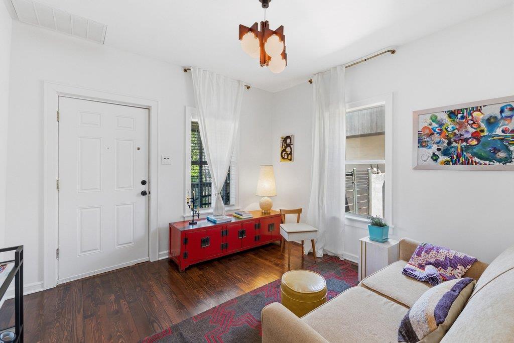 2411 E 10th St, Austin, TX 78702