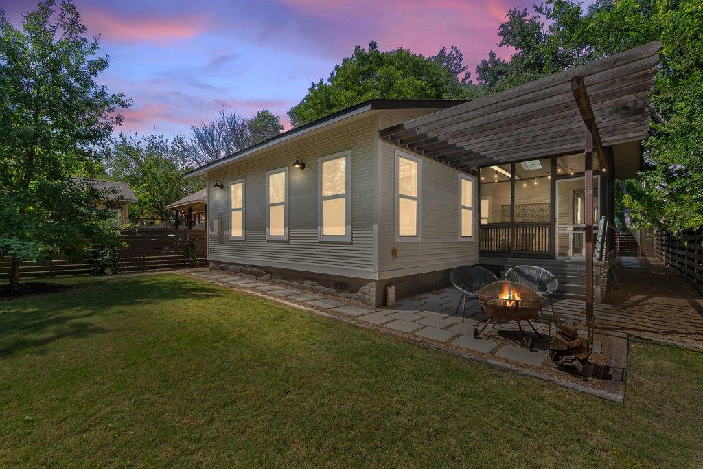 2411 E 10th St, Austin, TX 78702