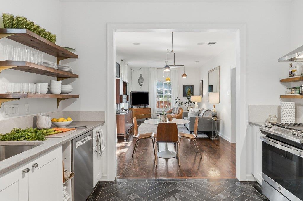 2411 E 10th St, Austin, TX 78702