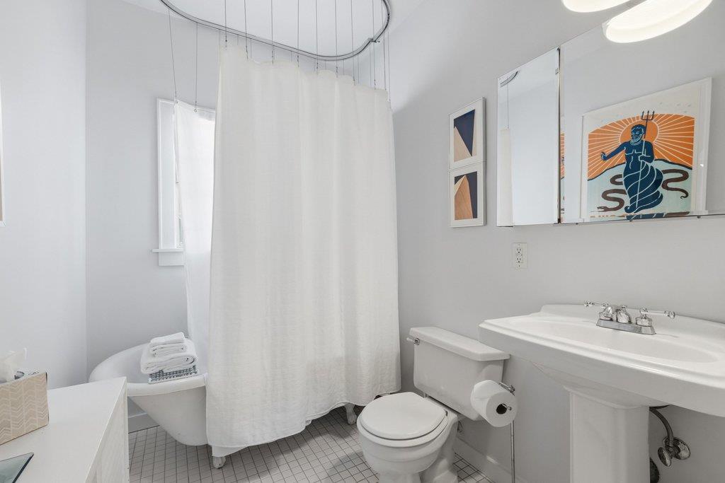 2411 E 10th St, Austin, TX 78702