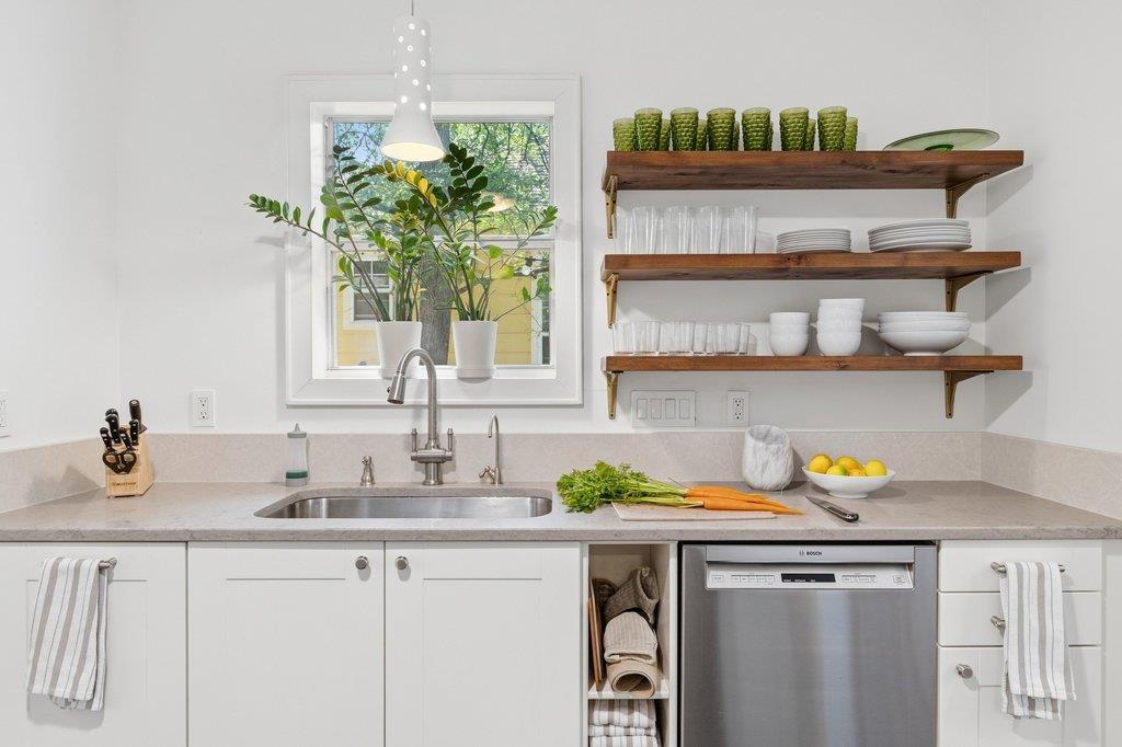 2411 E 10th St, Austin, TX 78702