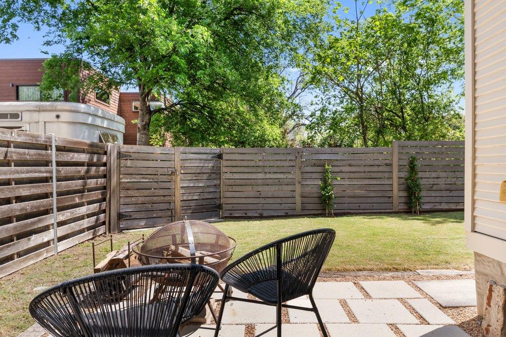 2411 E 10th St, Austin, TX 78702