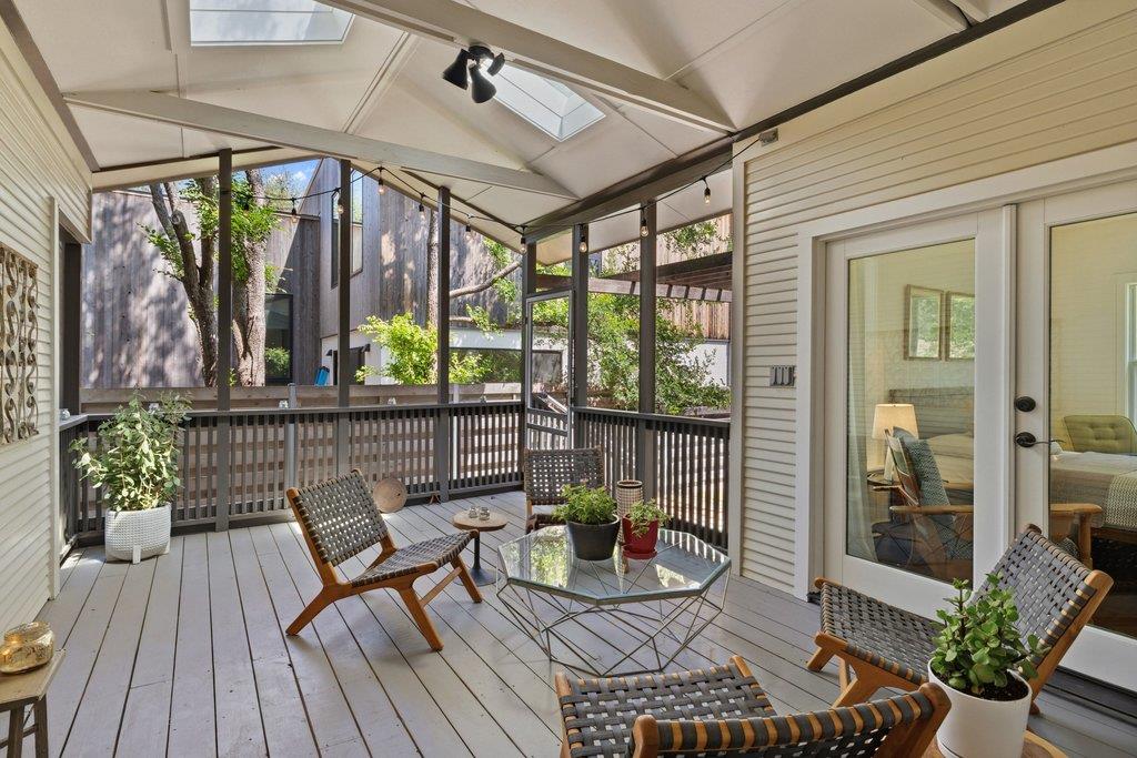 2411 E 10th St, Austin, TX 78702