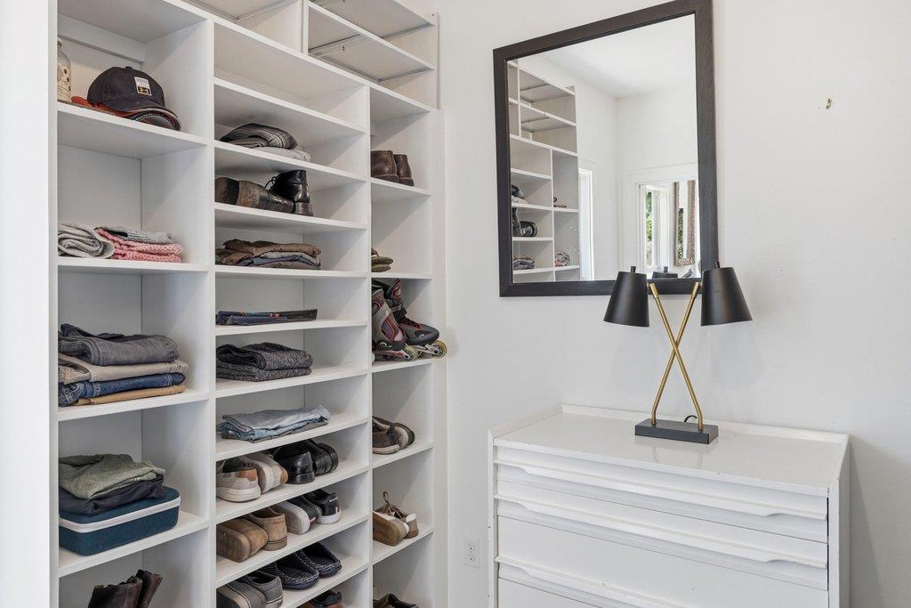 2411 E 10th St, Austin, TX 78702