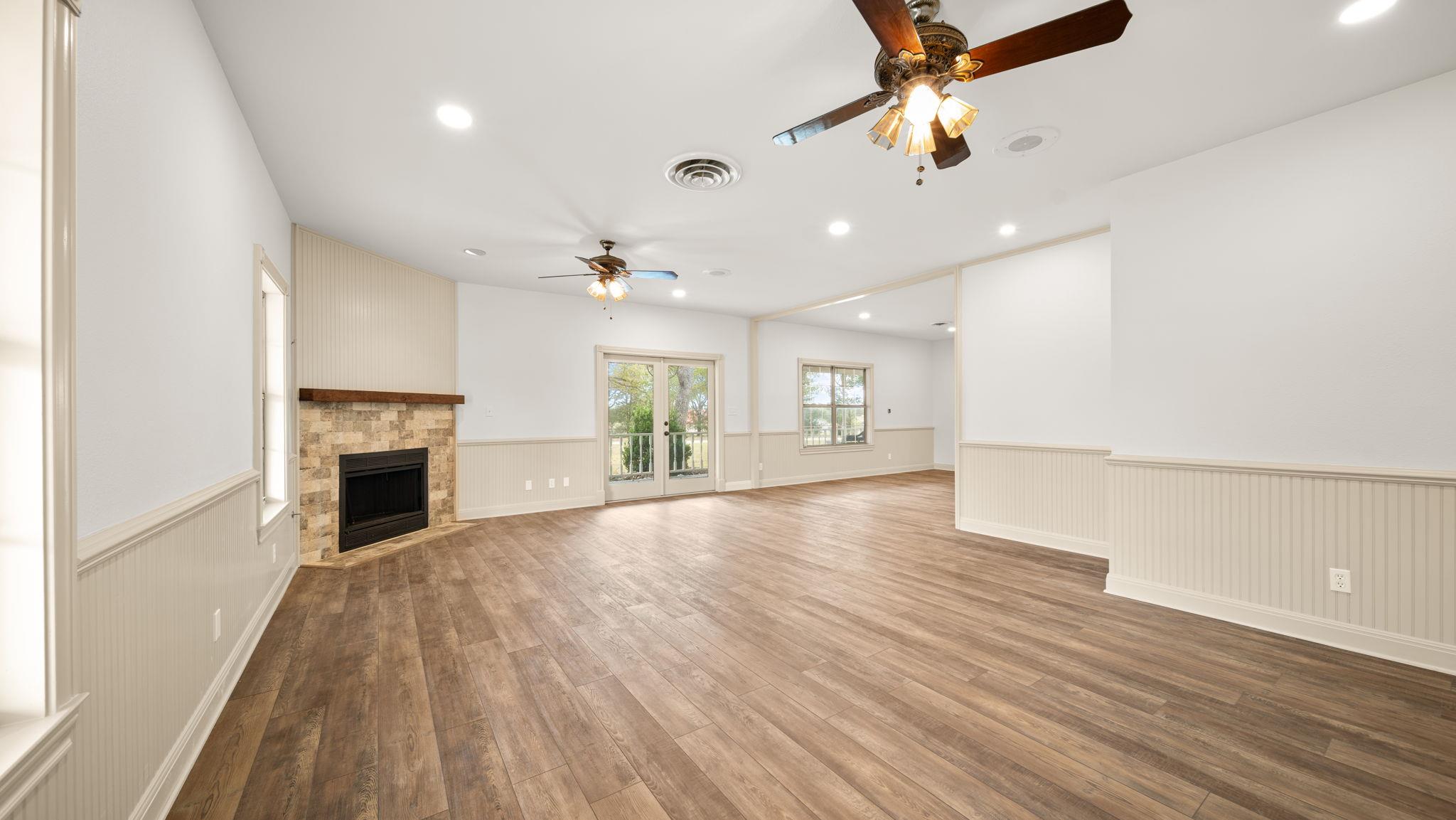 2205 S US Highway 77, Giddings, TX 78942