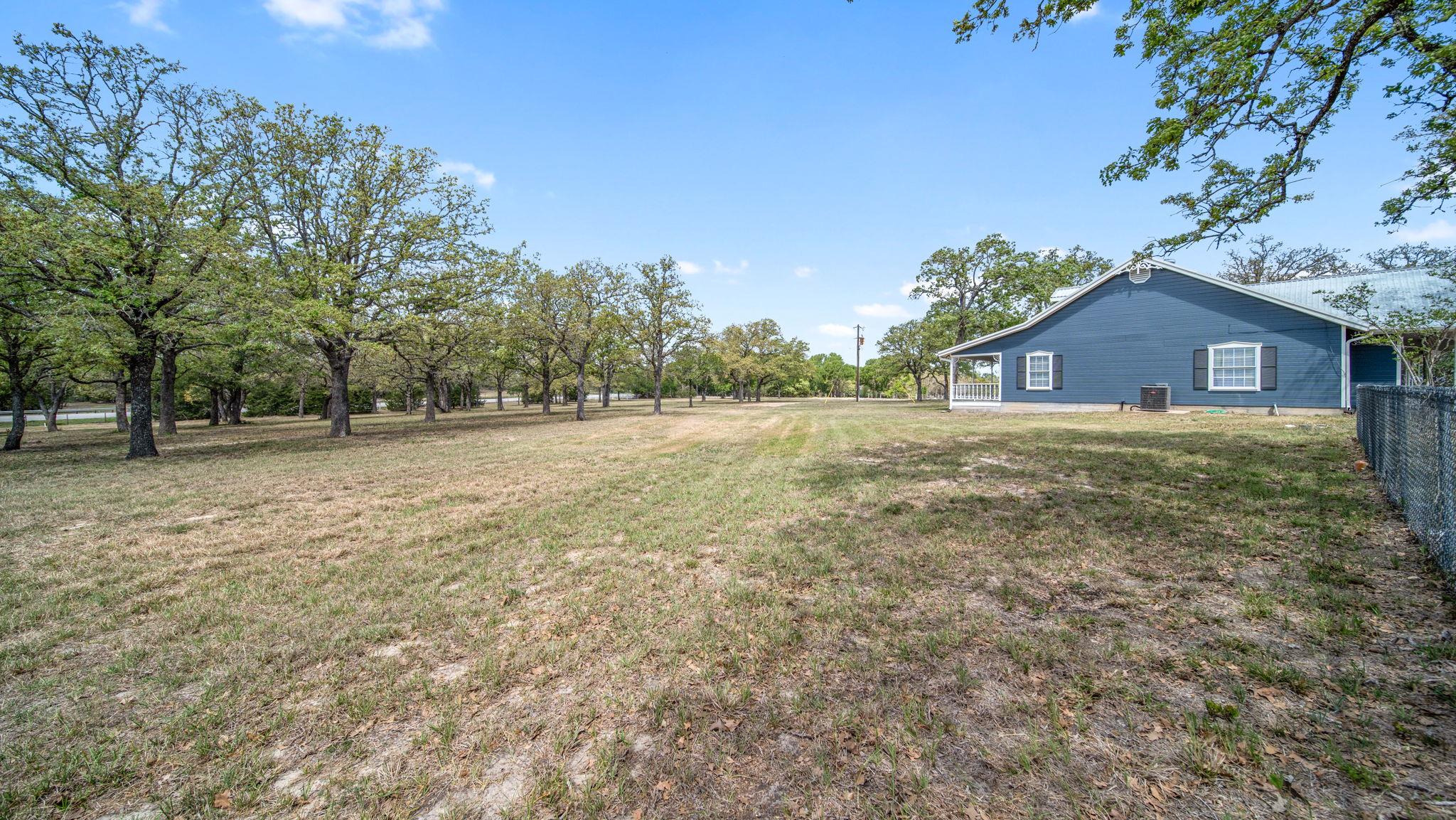 2205 S US Highway 77, Giddings, TX 78942