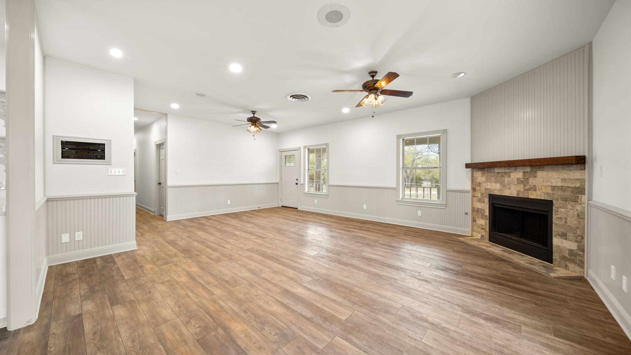 2205 S US Highway 77, Giddings, TX 78942