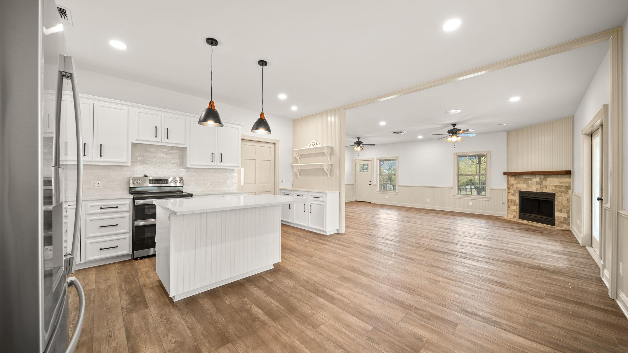 2205 S US Highway 77, Giddings, TX 78942