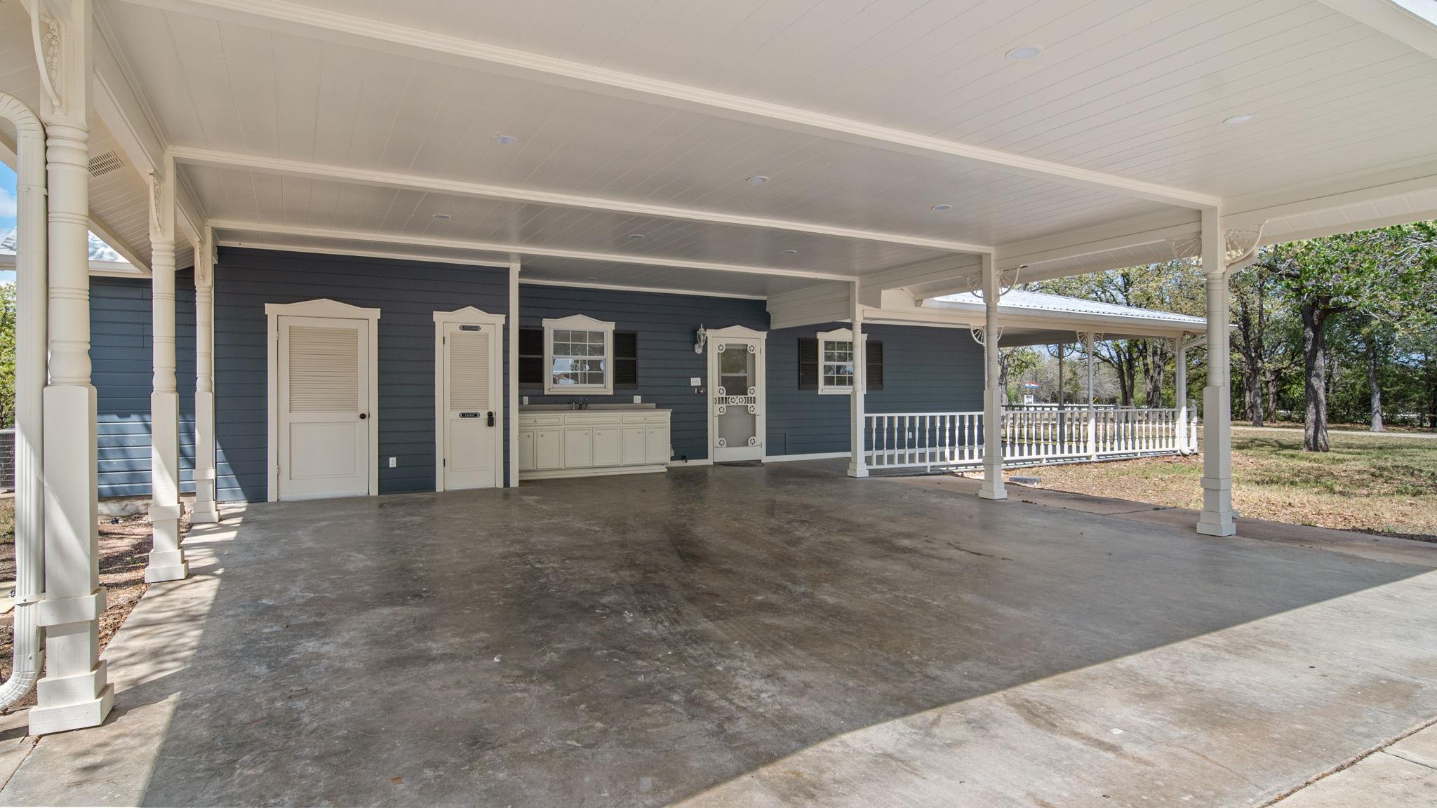 2205 S US Highway 77, Giddings, TX 78942