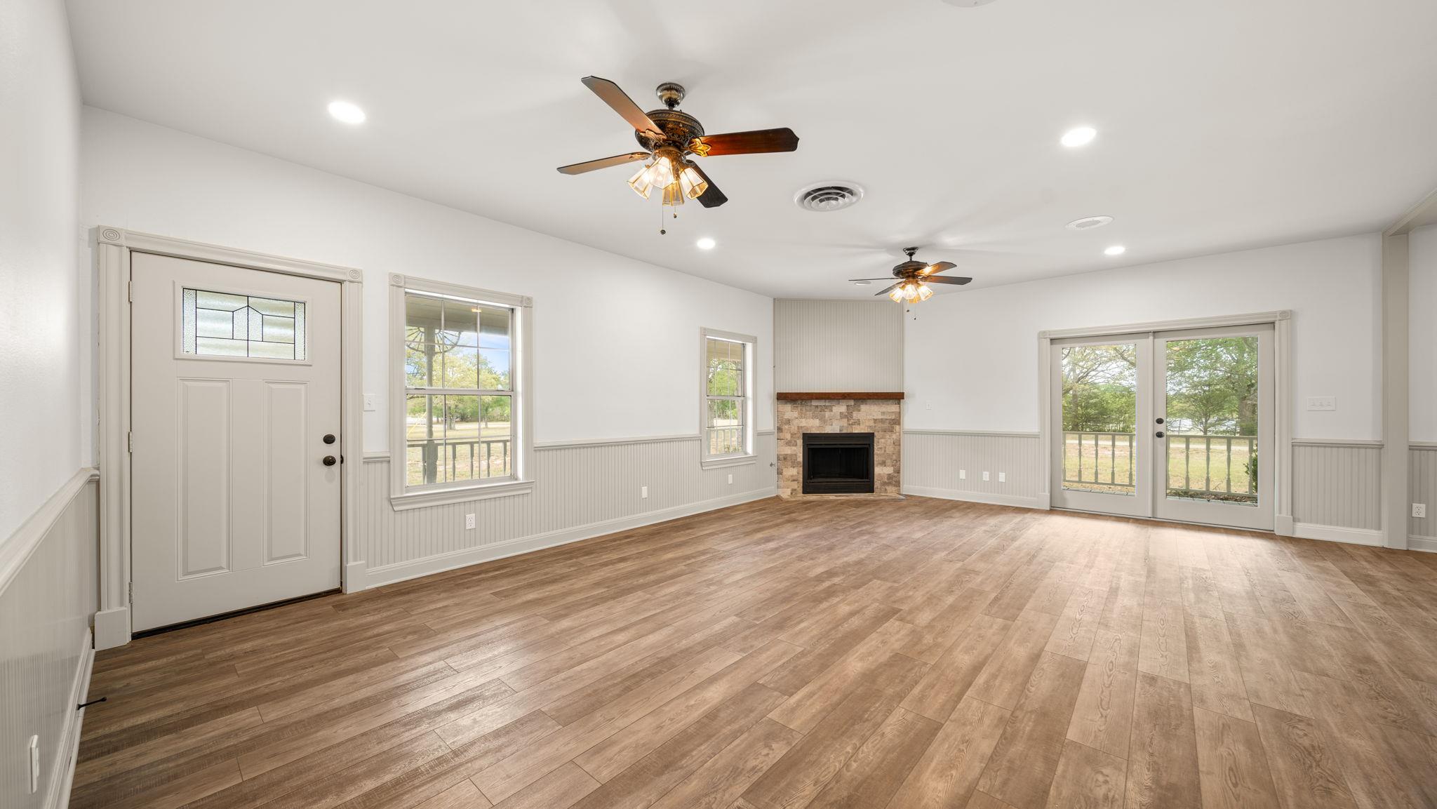 2205 S US Highway 77, Giddings, TX 78942