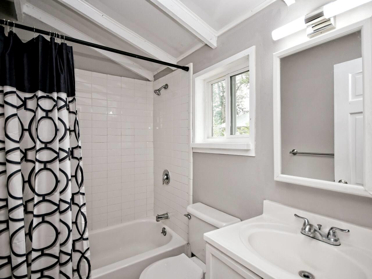 211 Lessin Ln # B, Austin, TX 78704