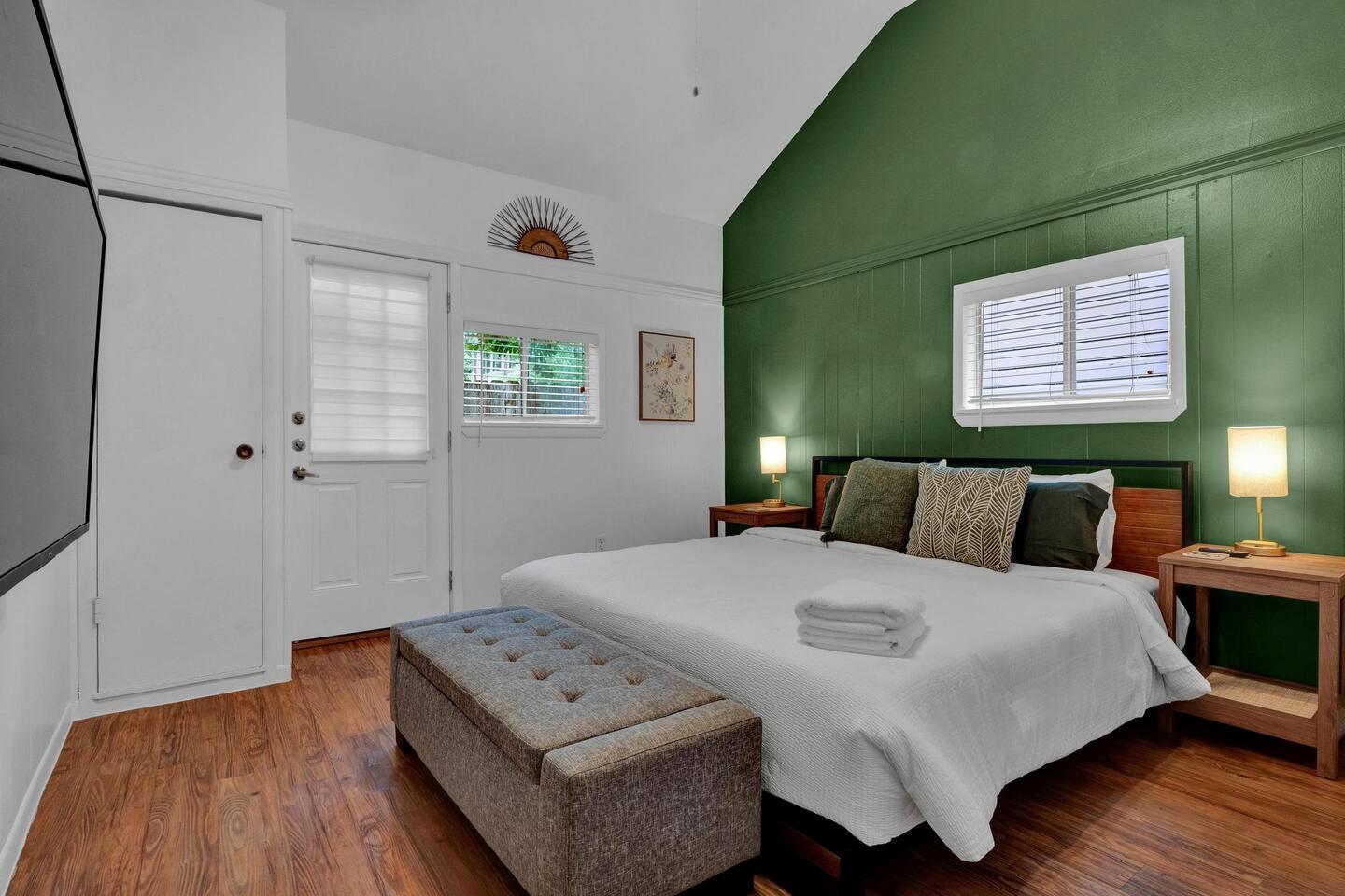 211 Lessin Ln # B, Austin, TX 78704