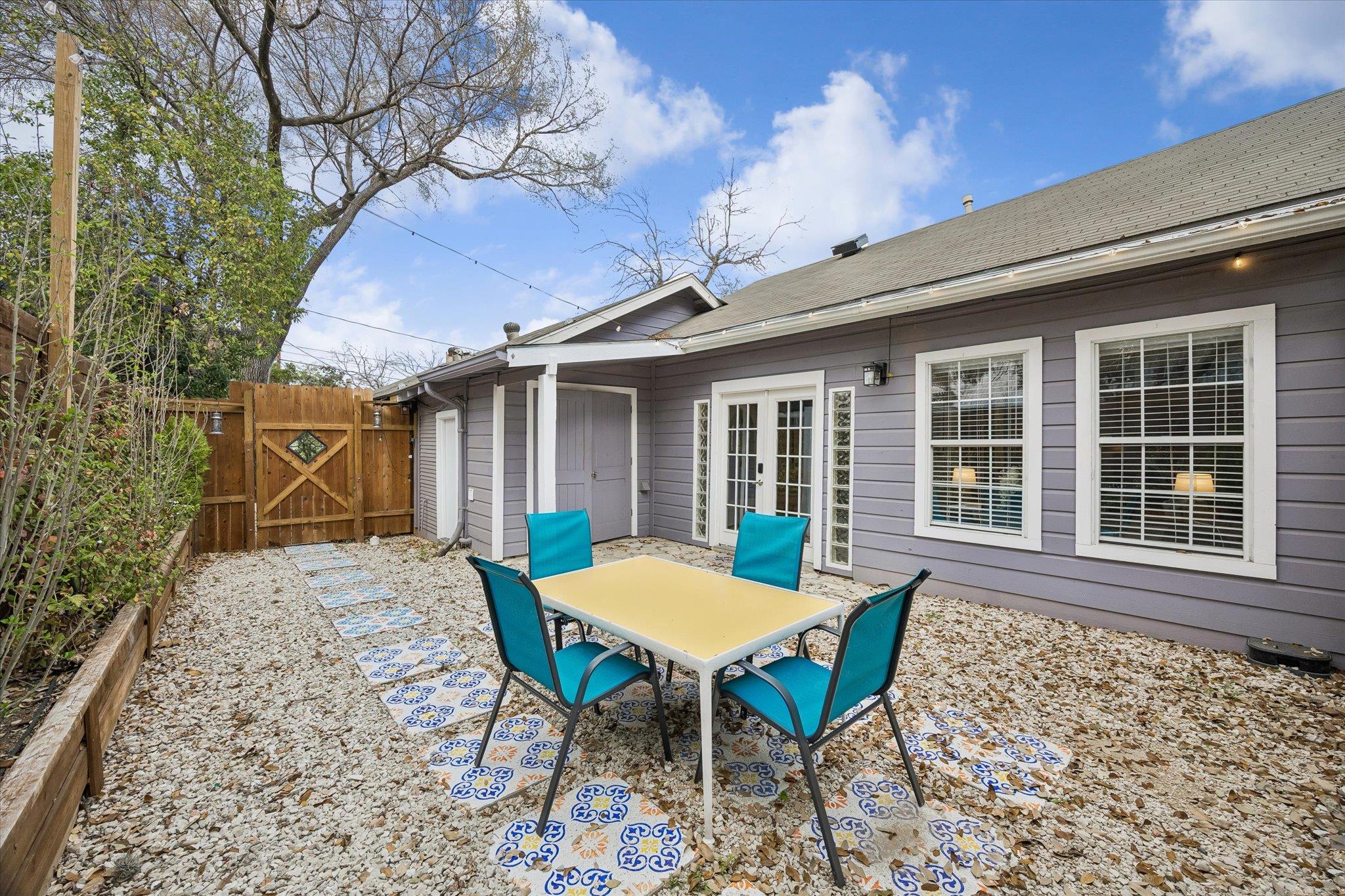 211 Lessin Ln # B, Austin, TX 78704