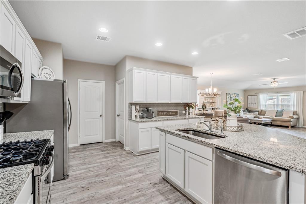 409 Lewisville Ln, Leander, TX 78641