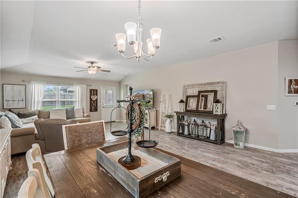 409 Lewisville Ln, Leander, TX 78641