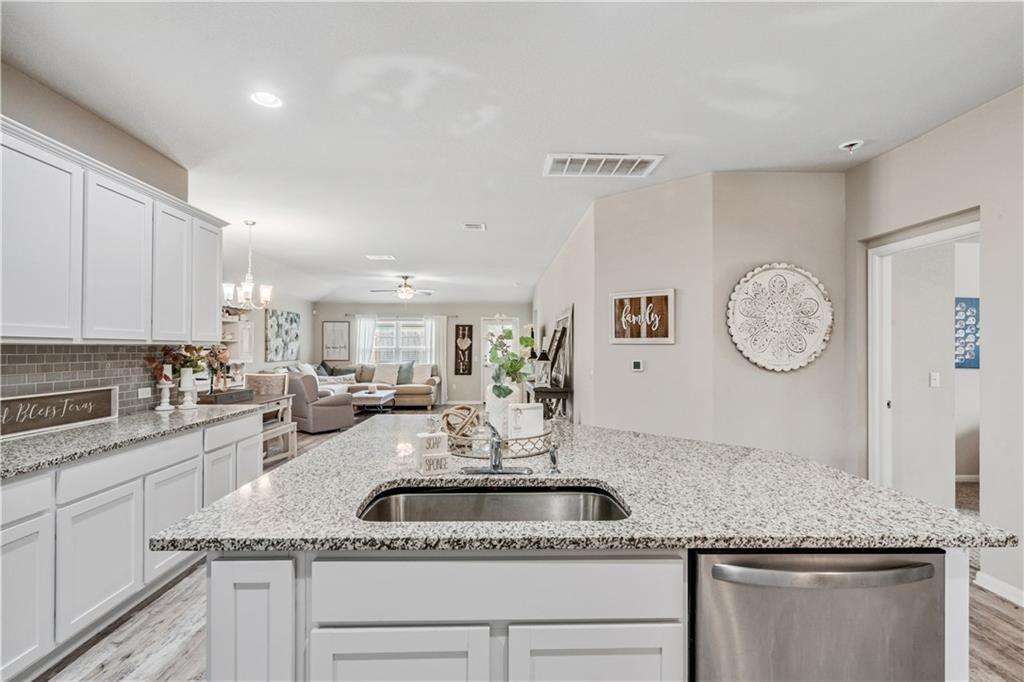 409 Lewisville Ln, Leander, TX 78641