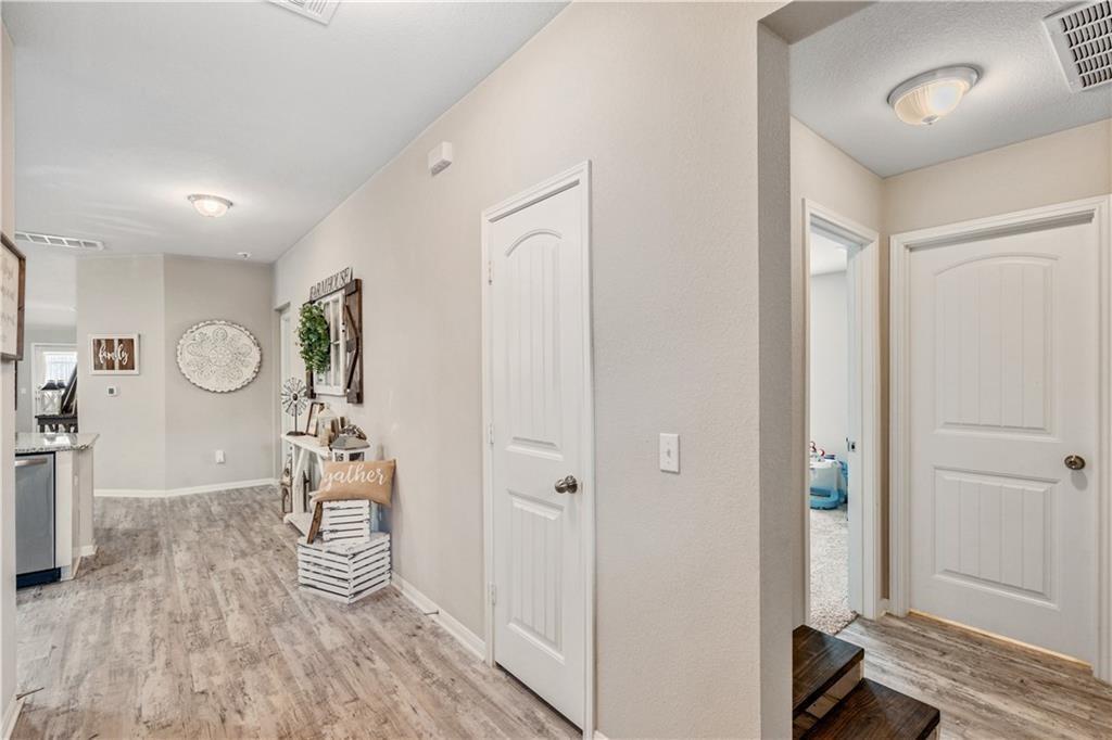 409 Lewisville Ln, Leander, TX 78641