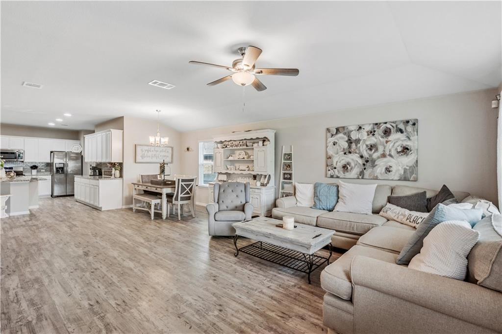 409 Lewisville Ln, Leander, TX 78641