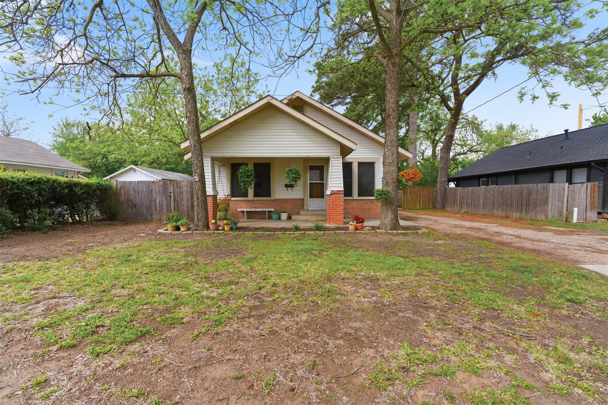 407 Westward St, Rockdale, TX 76567