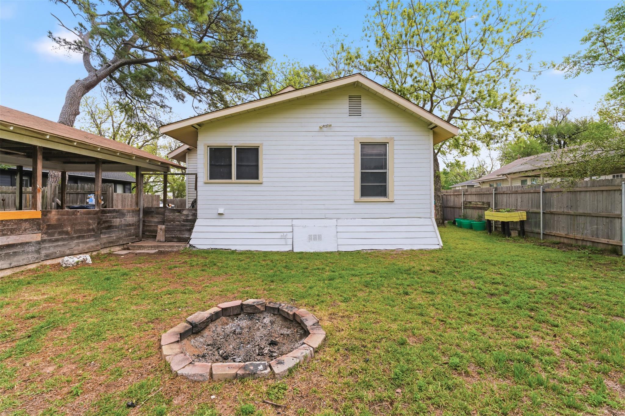 407 Westward St, Rockdale, TX 76567