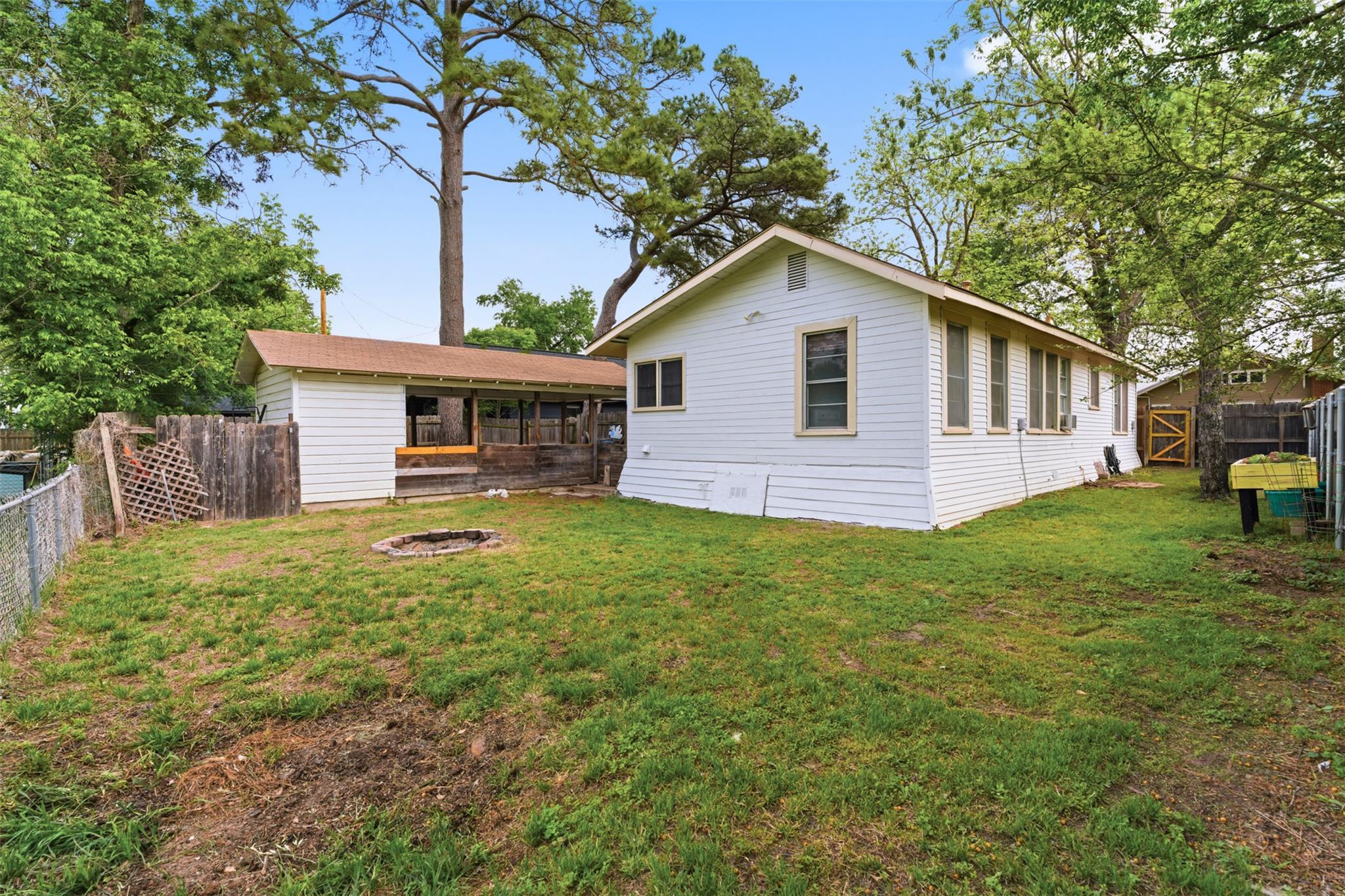 407 Westward St, Rockdale, TX 76567