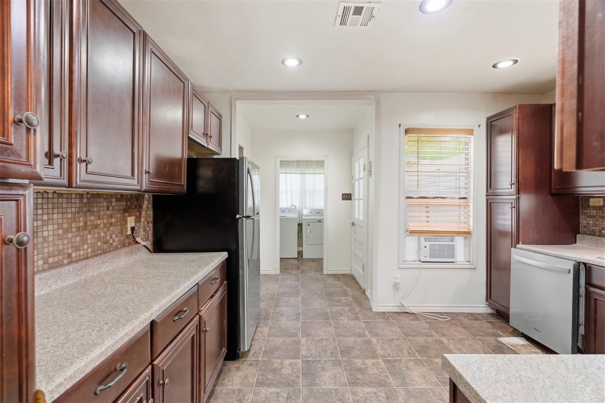 407 Westward St, Rockdale, TX 76567