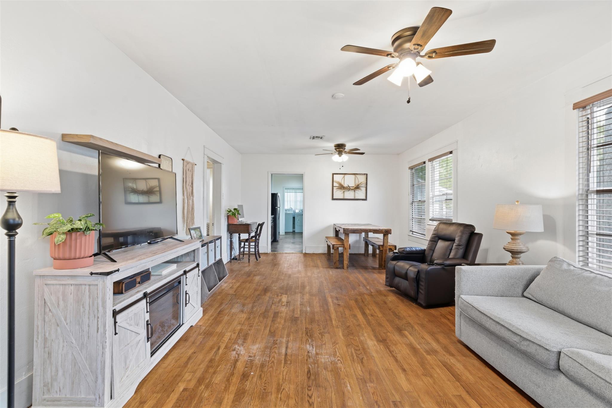 407 Westward St, Rockdale, TX 76567