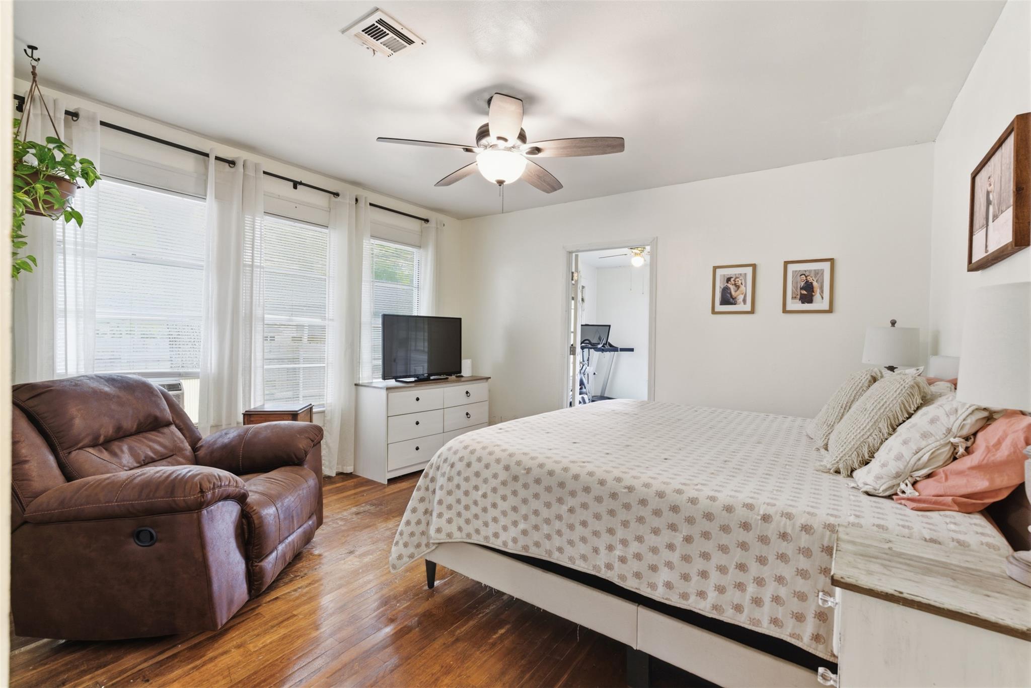 407 Westward St, Rockdale, TX 76567