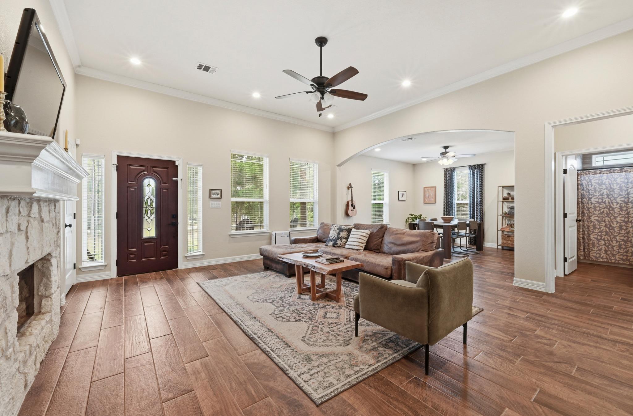 202 Cedar Hills Dr, Elgin, TX 78621