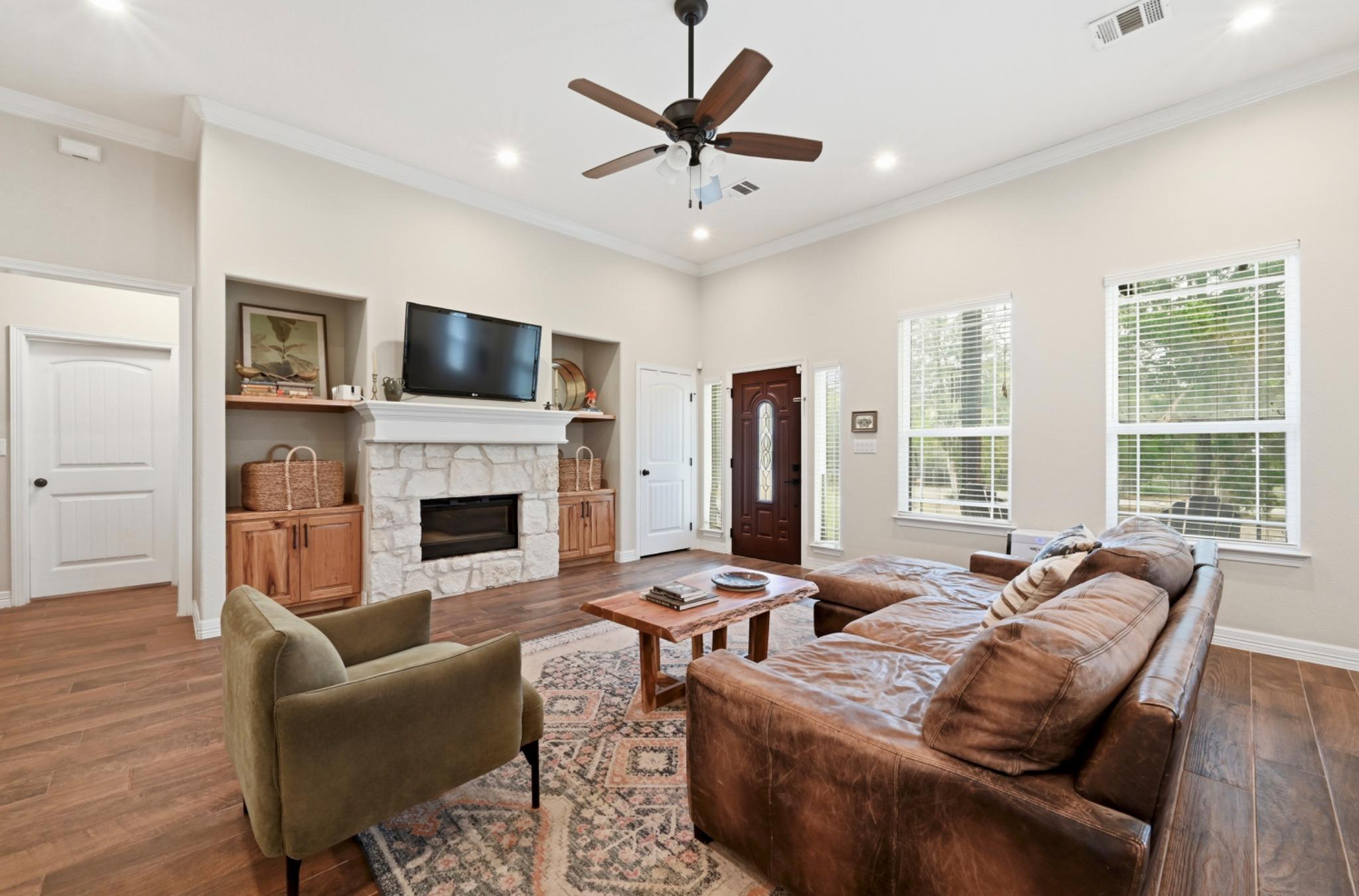 202 Cedar Hills Dr, Elgin, TX 78621