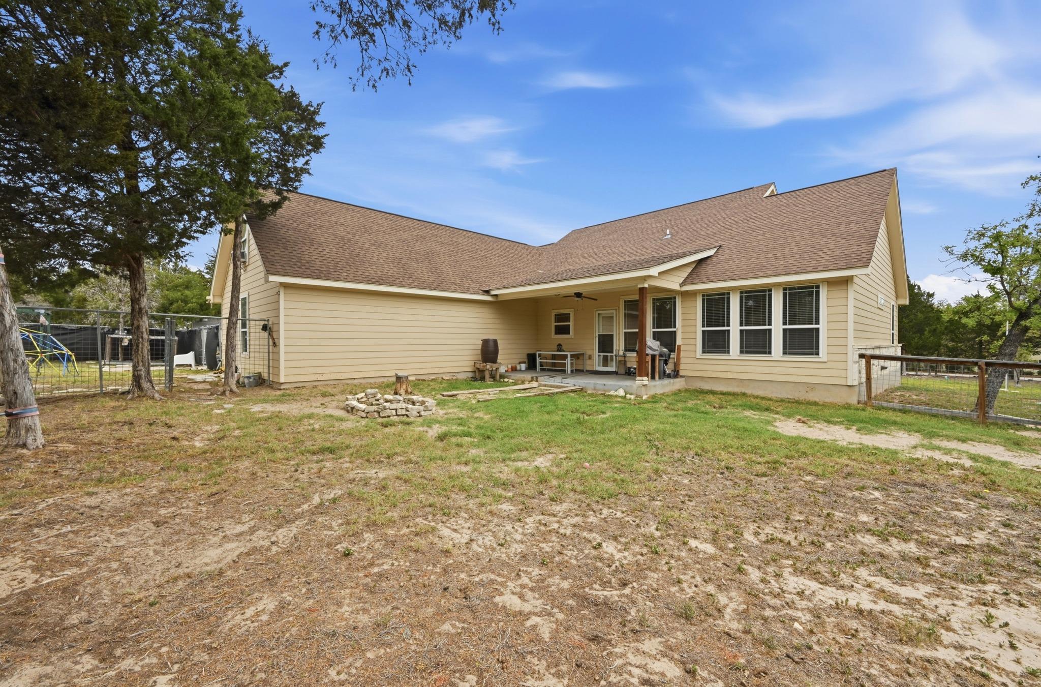 202 Cedar Hills Dr, Elgin, TX 78621