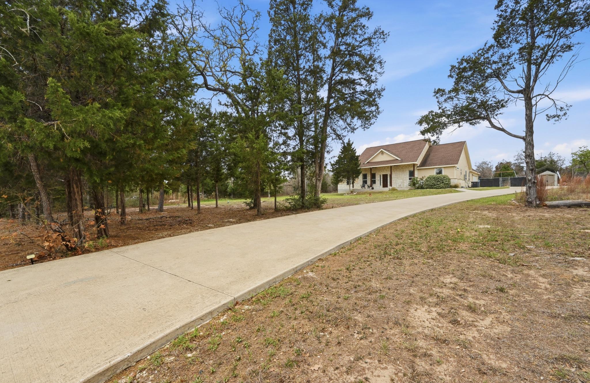 202 Cedar Hills Dr, Elgin, TX 78621