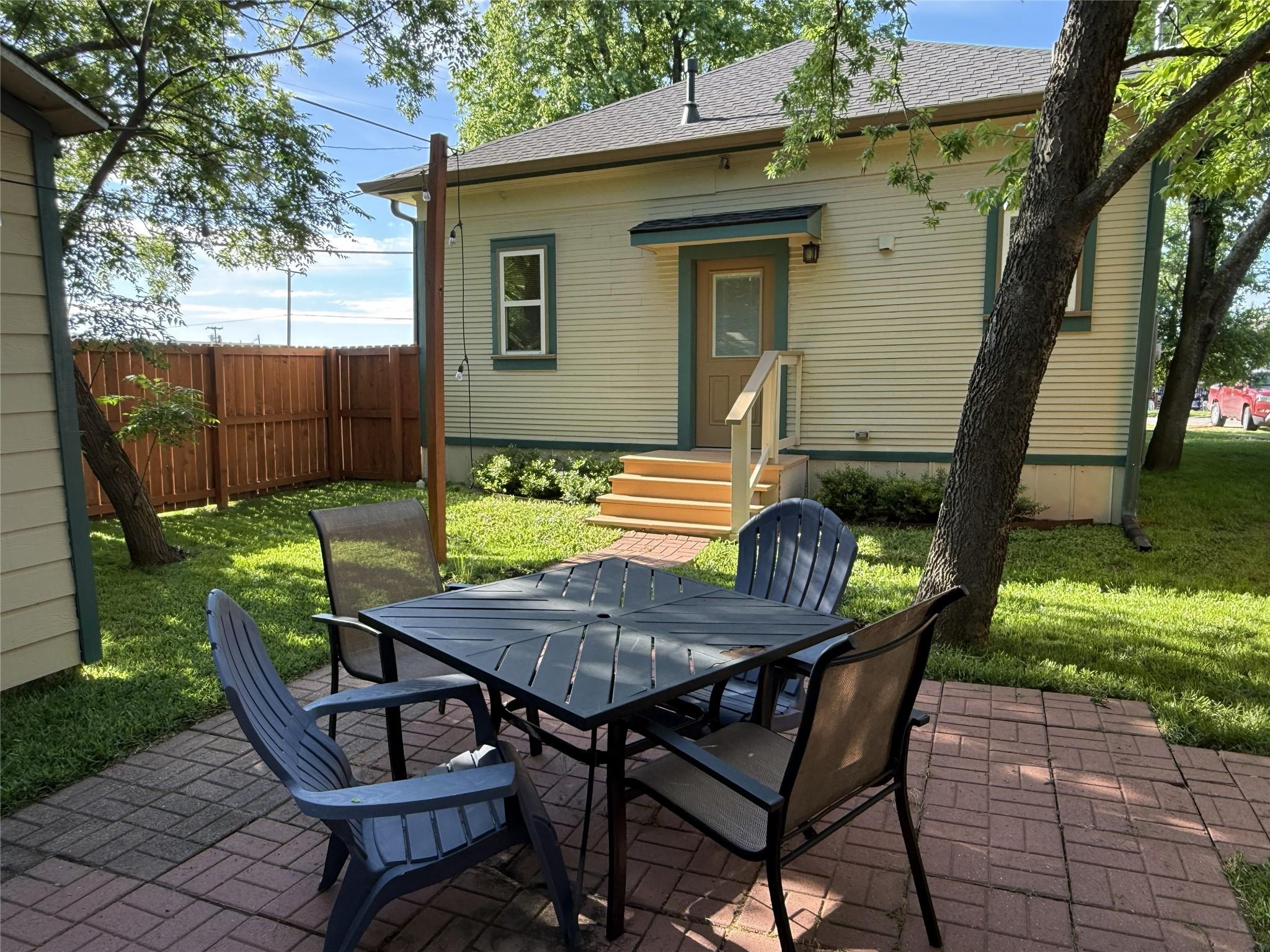 314 and 312 W 3rd St, Taylor, TX 76574