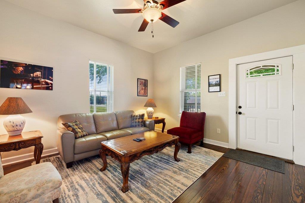 314 and 312 W 3rd St, Taylor, TX 76574