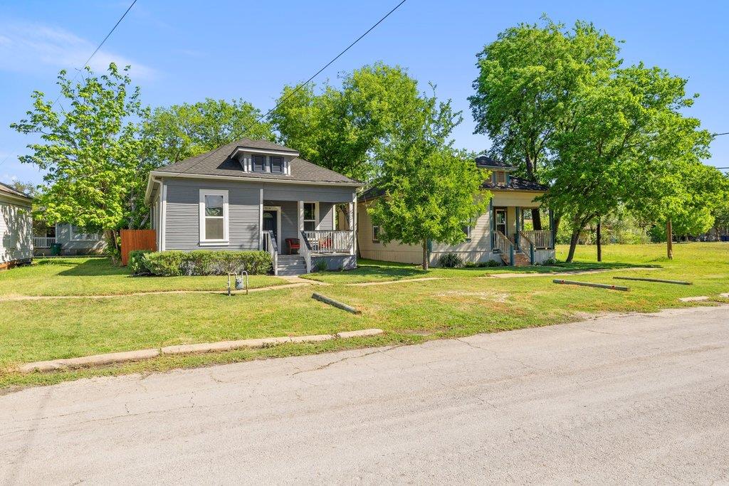 314 and 312 W 3rd St, Taylor, TX 76574