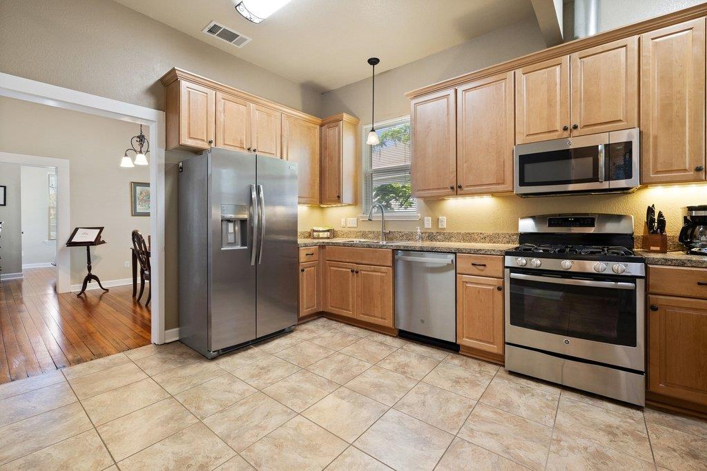 314 and 312 W 3rd St, Taylor, TX 76574