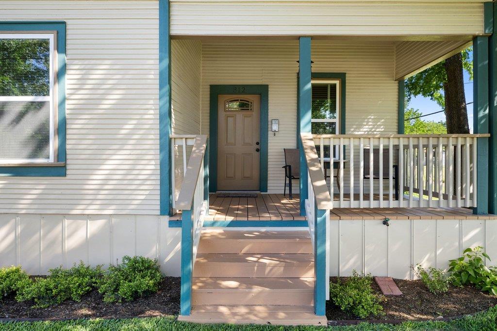 314 and 312 W 3rd St, Taylor, TX 76574