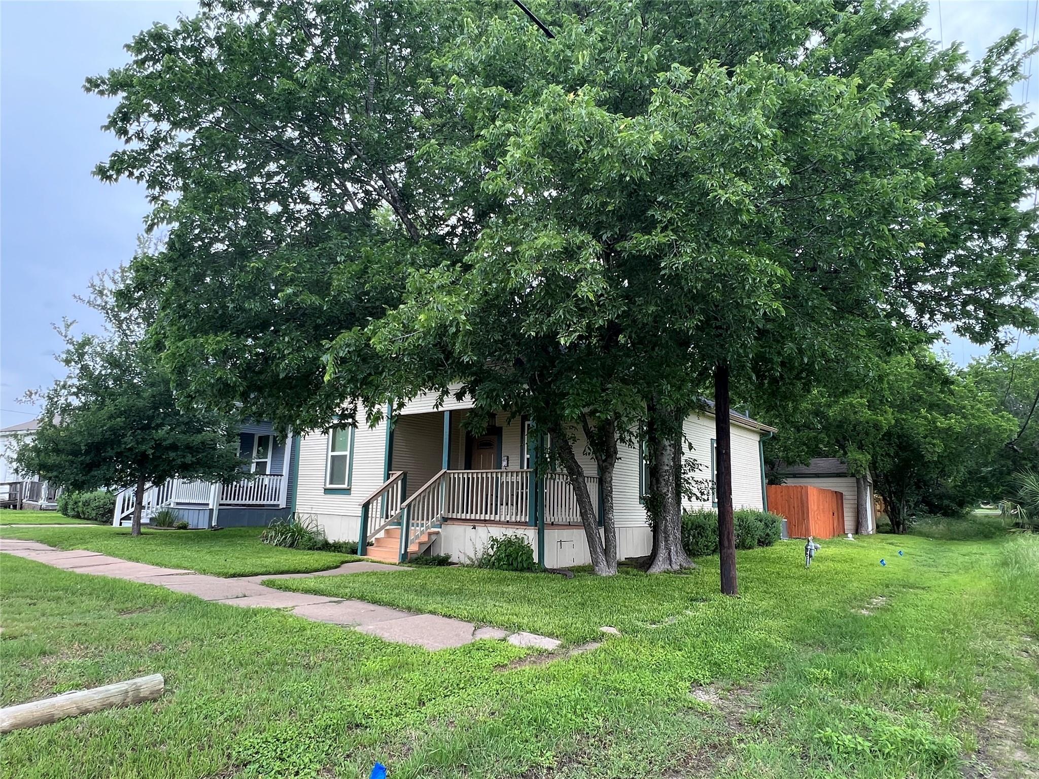 314 and 312 W 3rd St, Taylor, TX 76574