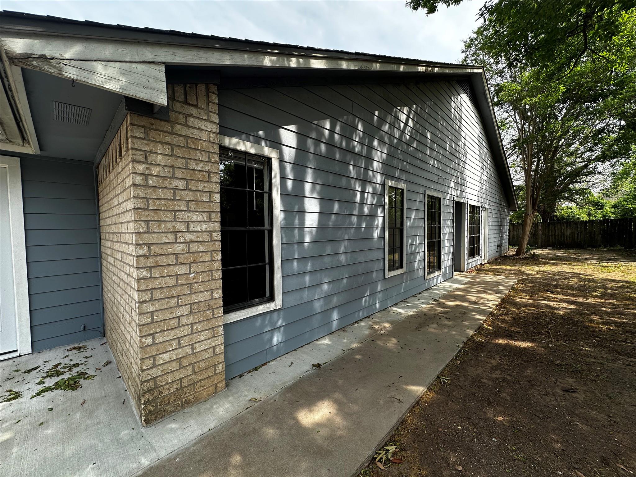 8809 Cainwood Ln, Austin, TX 78729