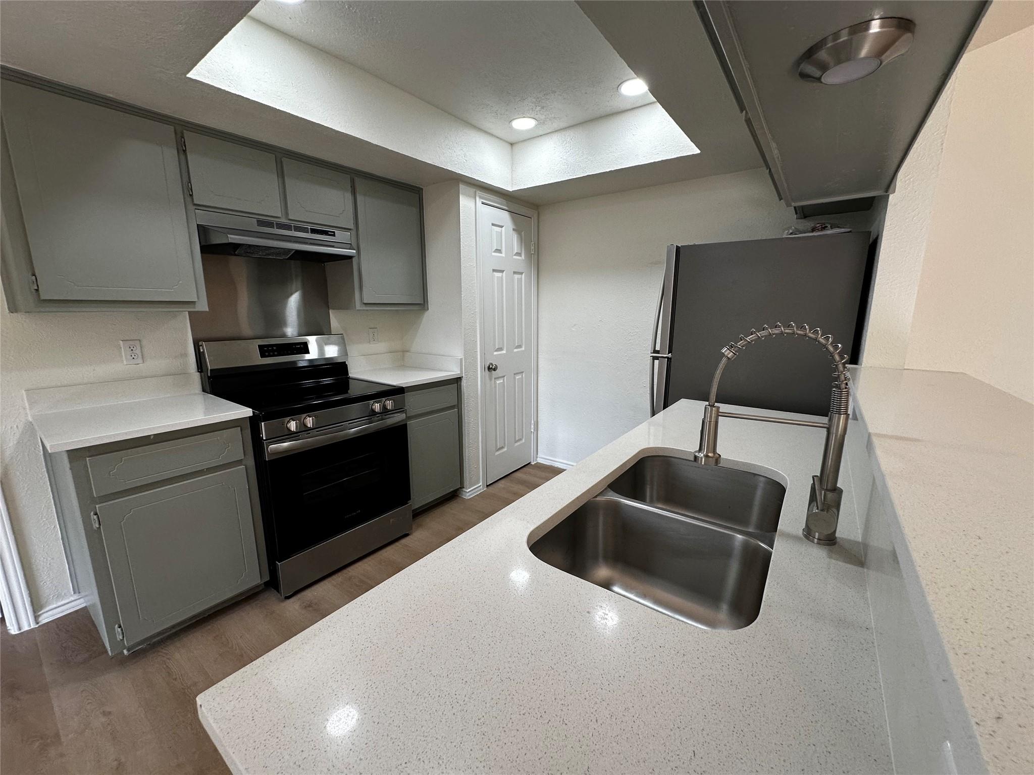 8809 Cainwood Ln, Austin, TX 78729