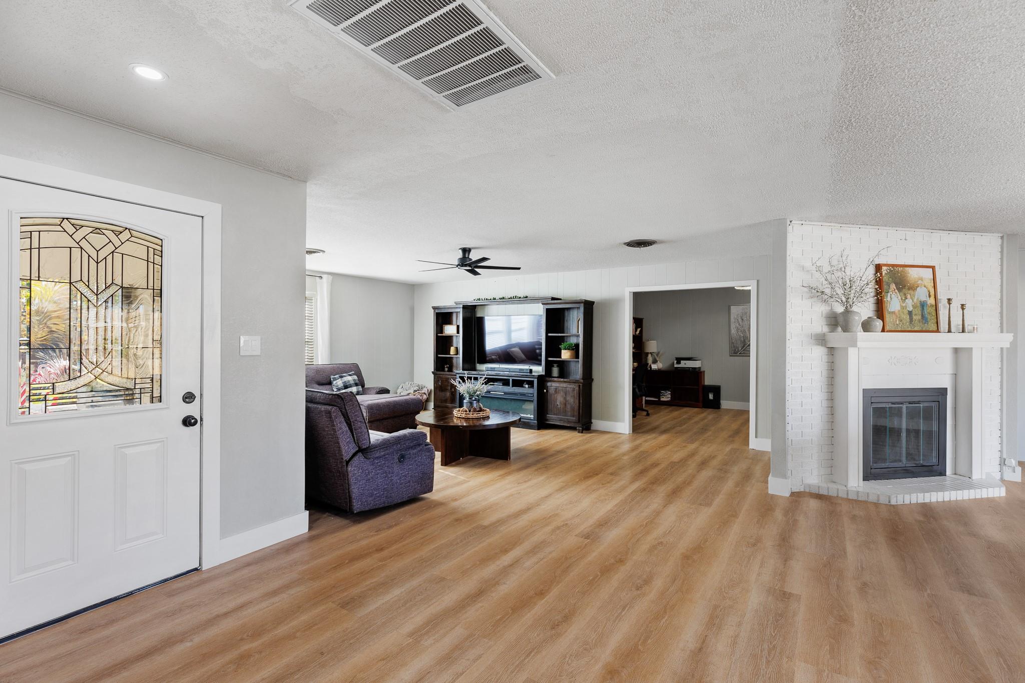 139 E Cottonwood Dr, Granite Shoals, TX 78654