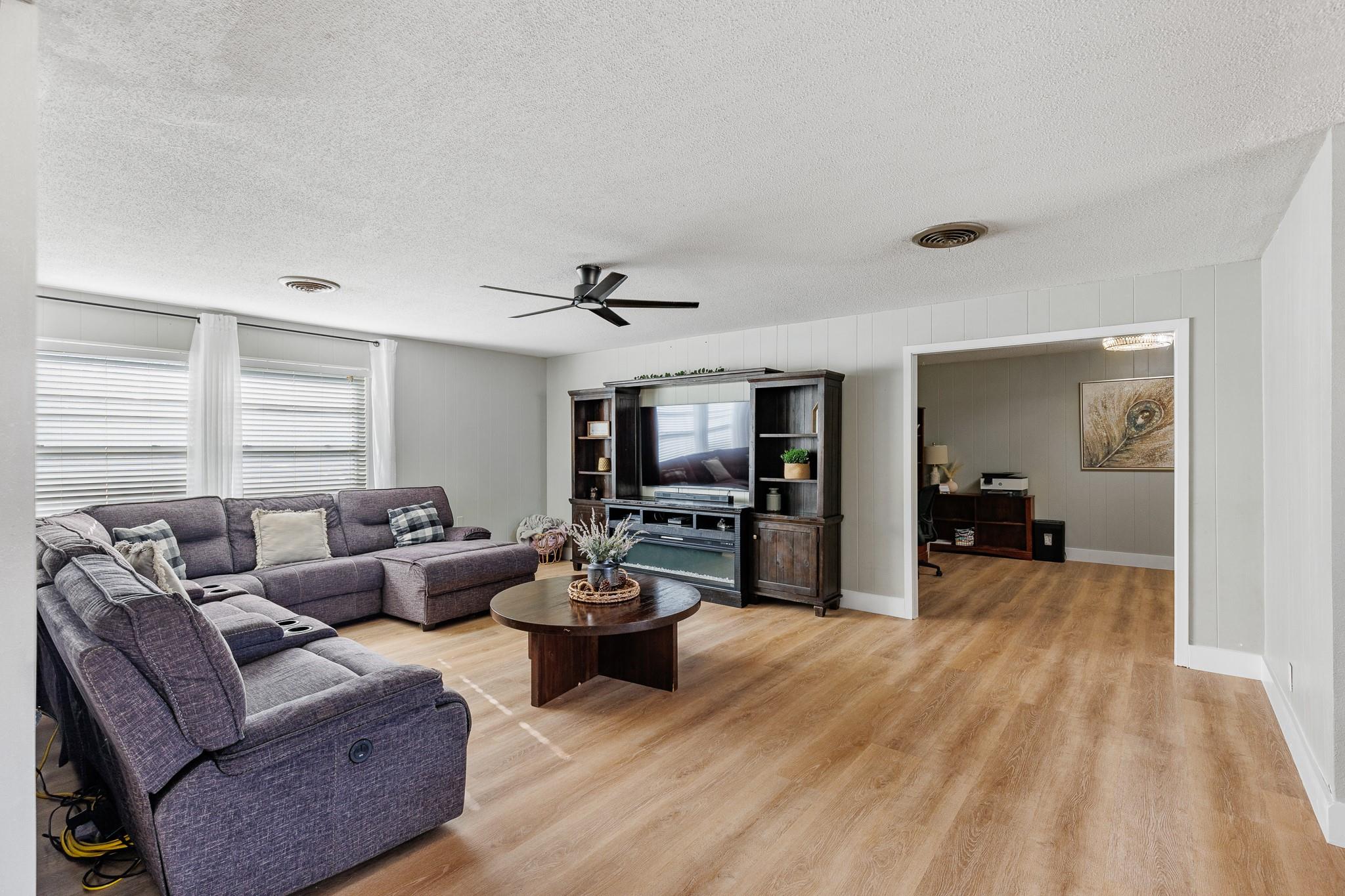 139 E Cottonwood Dr, Granite Shoals, TX 78654