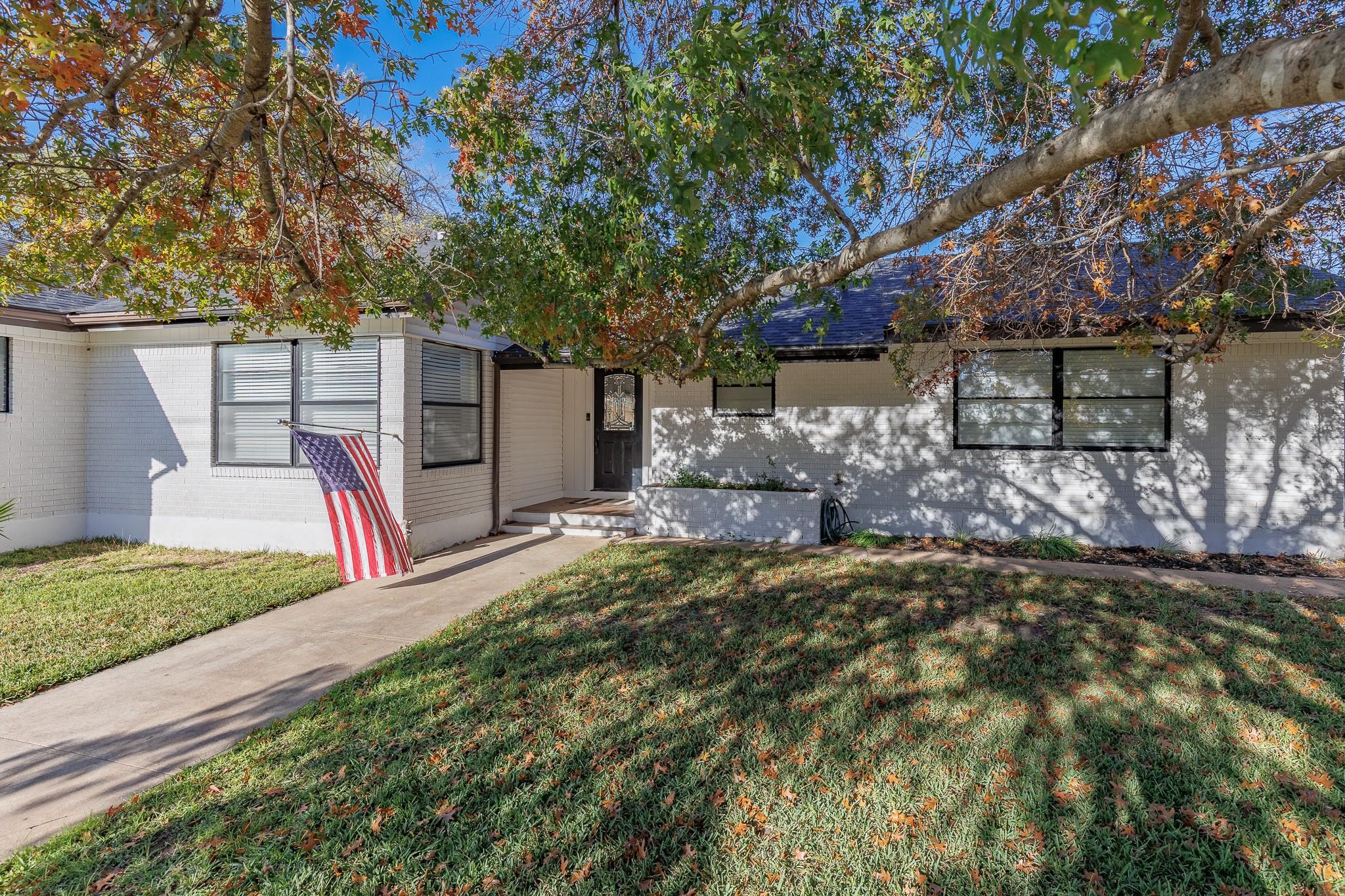 139 E Cottonwood Dr, Granite Shoals, TX 78654