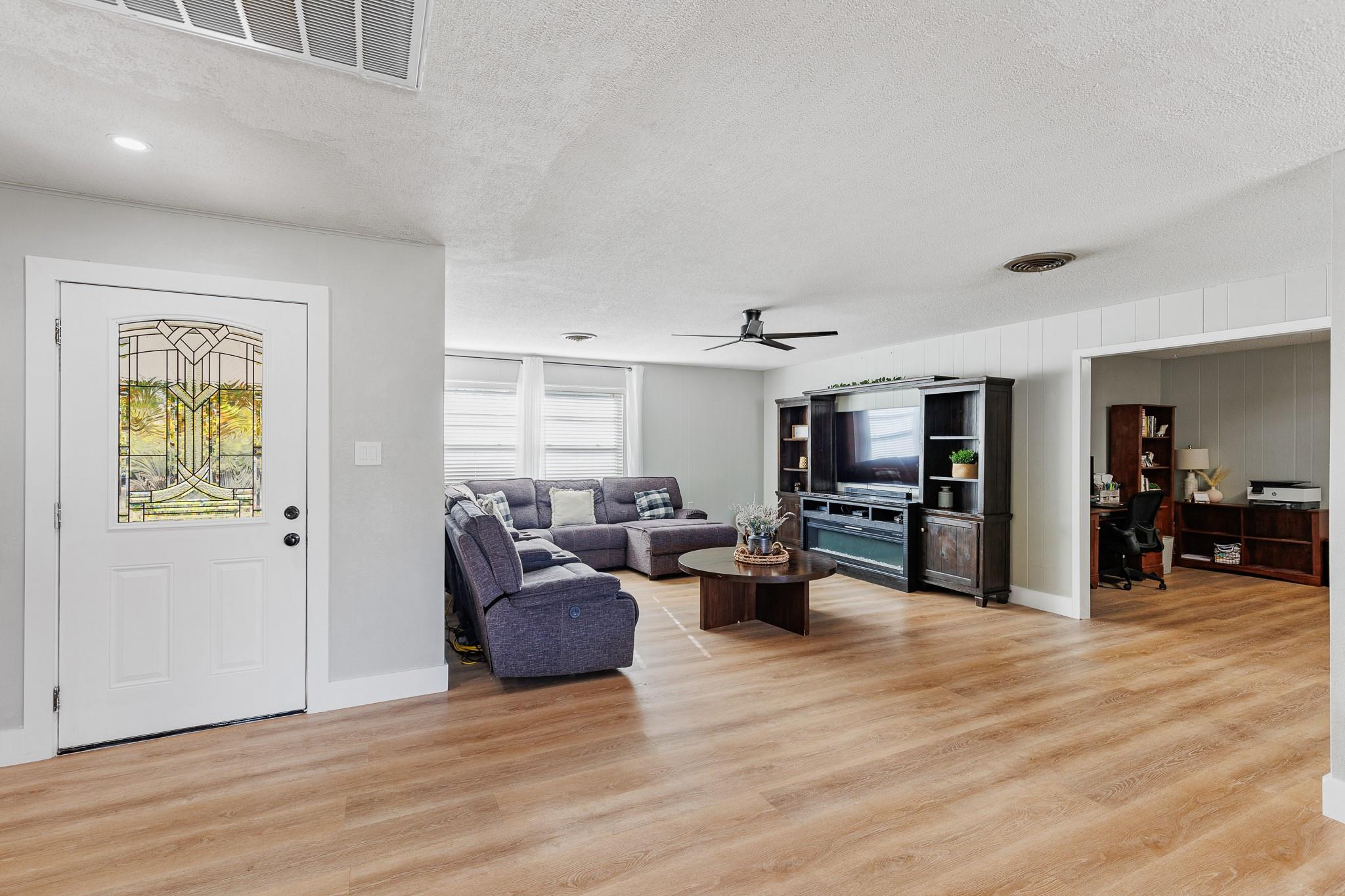 139 E Cottonwood Dr, Granite Shoals, TX 78654